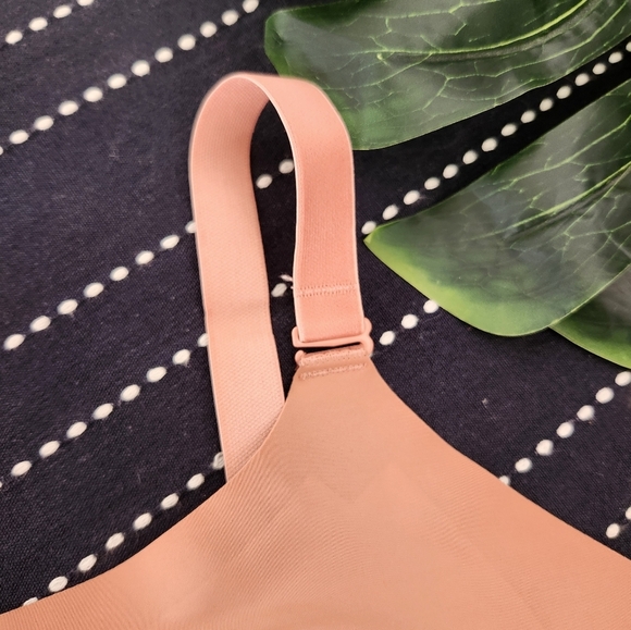 Knix Evolution Wireless Bra Reversible Size 7 - Picture 3 of 7